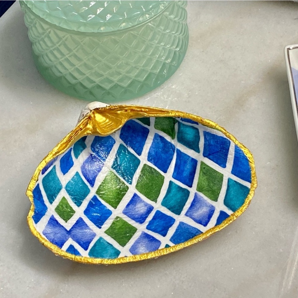 Découpage Coastal Clam Shell